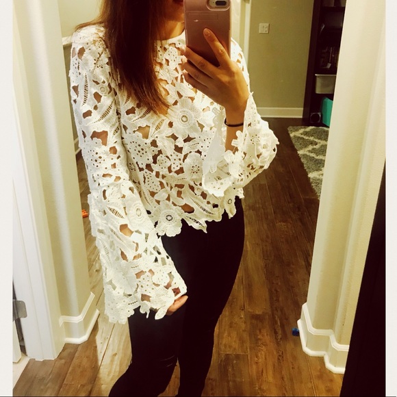 LAST 1! Beautiful lace crochet bell sleeve top - Picture 4 of 6
